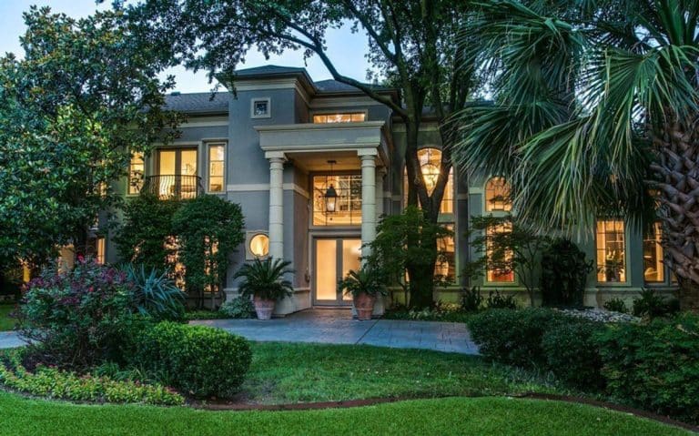 Mediterranean Luxury Home Plan With 3 Bedrooms & 4 Bathrooms