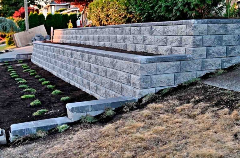 retaining wall made of concrete blocks